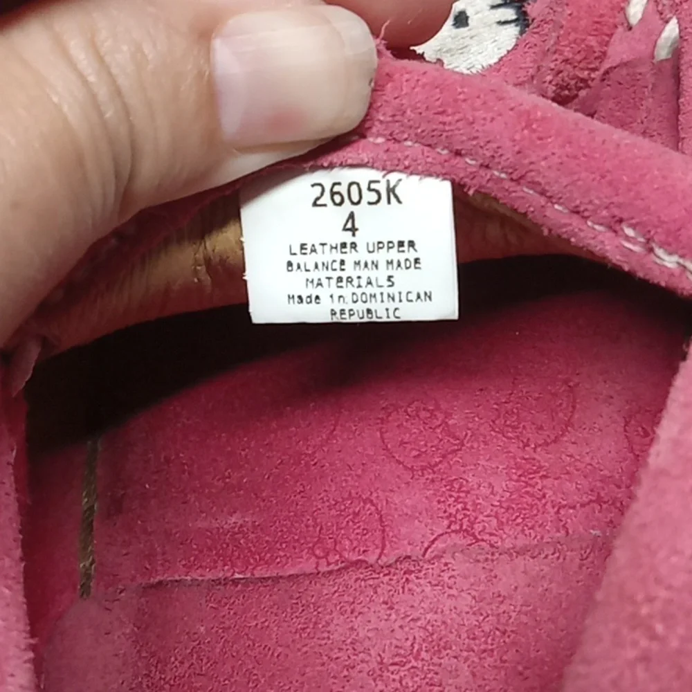 Hello kitty girls pink Minnetonka mocassins size 4
